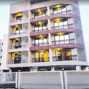 Hotel Ratna Residency,,2 star