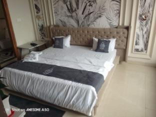 Hotel H Plus,,5 star