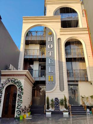 Hotel H Plus,,5 star