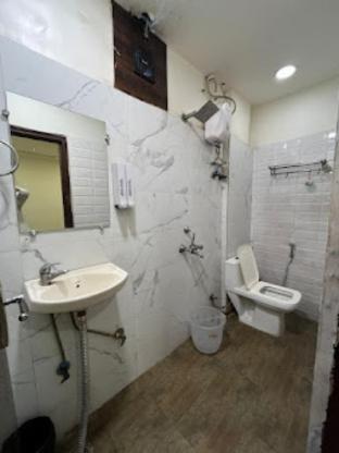 hotel seventh heaven delhi