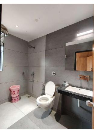 topline resort dhule