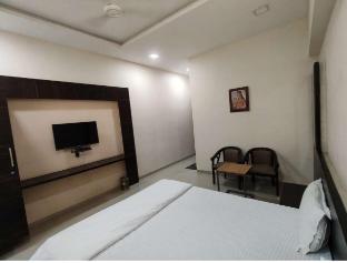 topline resort dhule