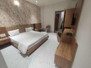 topline resort dhule