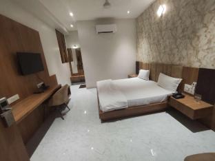 topline resort dhule