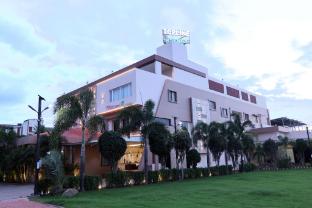 topline resort dhule
