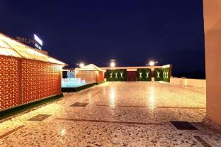 topline resort dhule