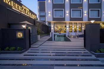 hotel meera palace