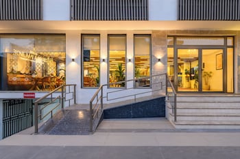 hotel meera palace