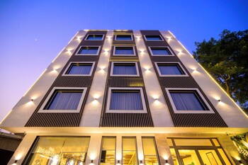 hotel meera palace