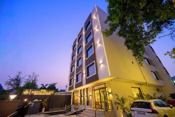 hotel meera palace