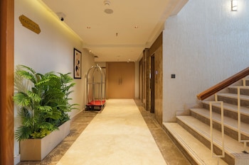 hotel meera palace