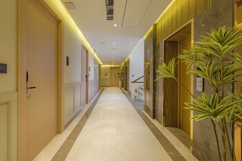 hotel meera palace