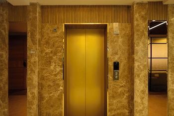 hotel meera palace