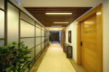 hotel meera palace