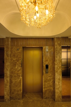 hotel meera palace