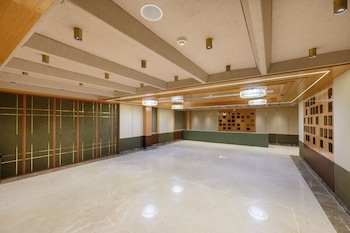 hotel meera palace
