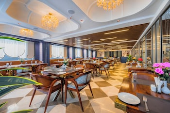 hotel meera palace