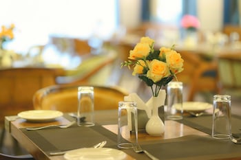hotel meera palace