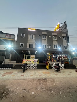 sai plaza lodge