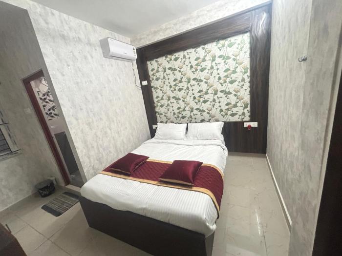 sai plaza lodge