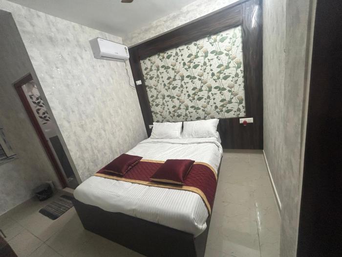 sai plaza lodge
