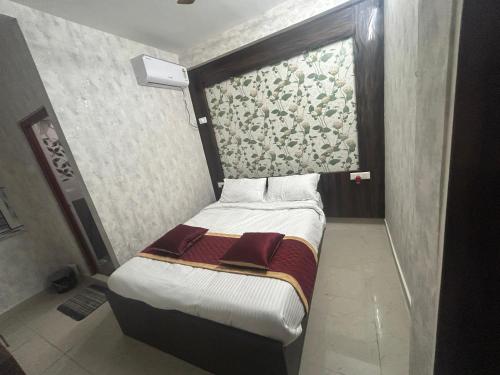 sai plaza lodge