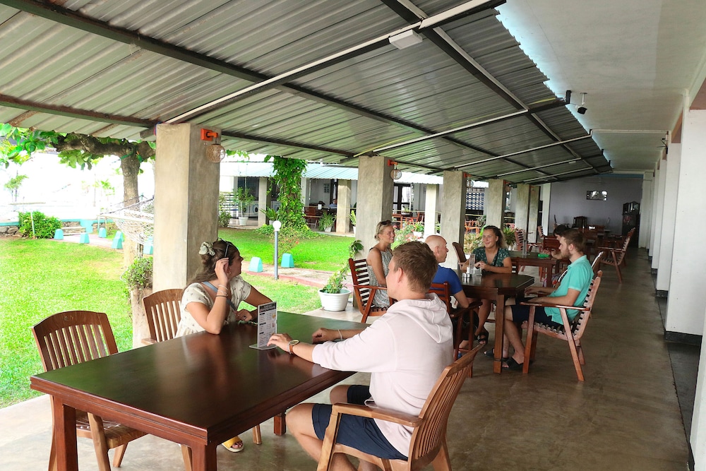 topaz beach hotel