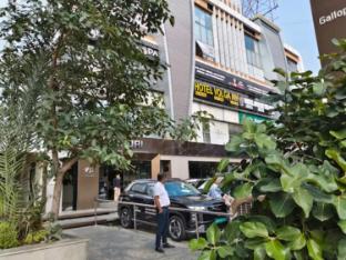 hotel adhyay palace ahmedabad gujarat