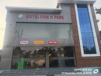 hotel pine n peak