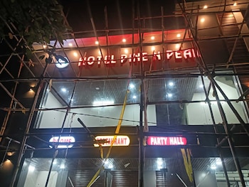 hotel pine n peak