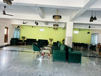 Hotel Pine N Peak,,3 star