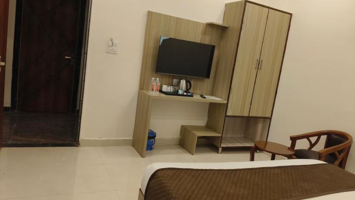 cosmos shri vrinda inn