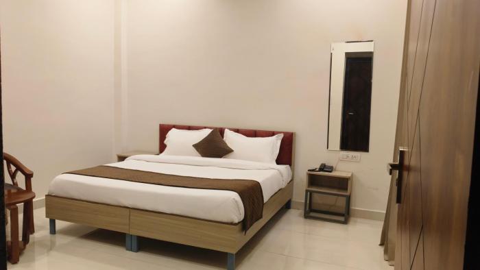 cosmos shri vrinda inn