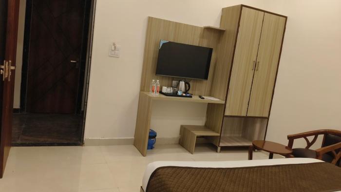 cosmos shri vrinda inn