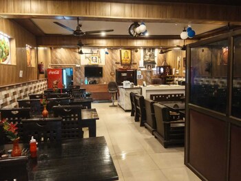 Fauzi Rasoi & Guest House,,3 star