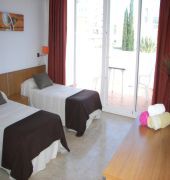 hostal los pinos