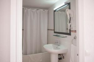 hostal los pinos