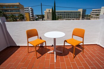 hostal los pinos