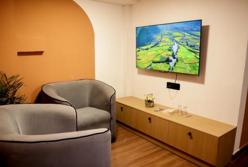 c suites gilbert