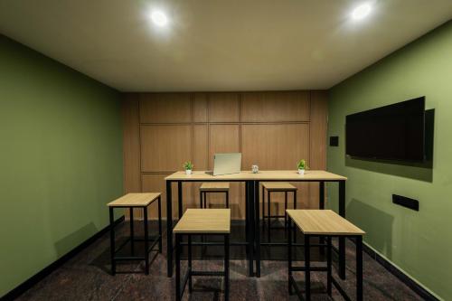 c suites gilbert