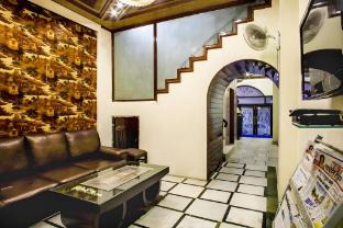 hotel delhi darbar near karolbagh metro