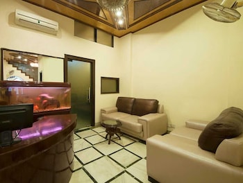 hotel delhi darbar near karolbagh metro