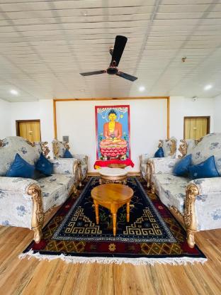 pines dirang homestay
