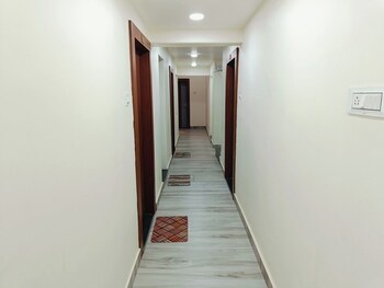 Shree Gangesh Inn,,2 star