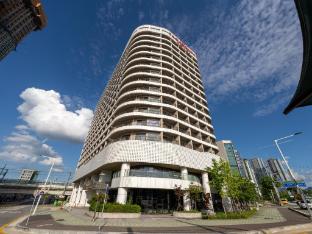 M83 Hotel,,3 star