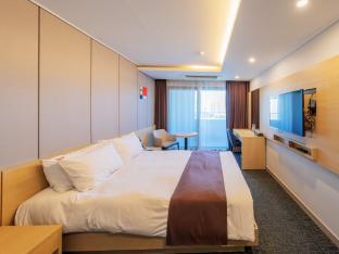 m83 hotel