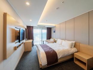 m83 hotel