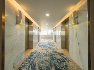 m83 hotel