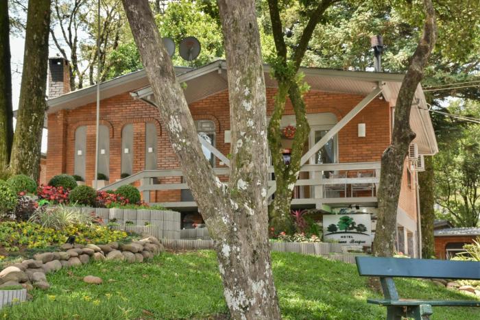 hotel pequeno bosque