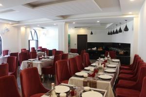 Hotel Yadu Vilas,,3 star